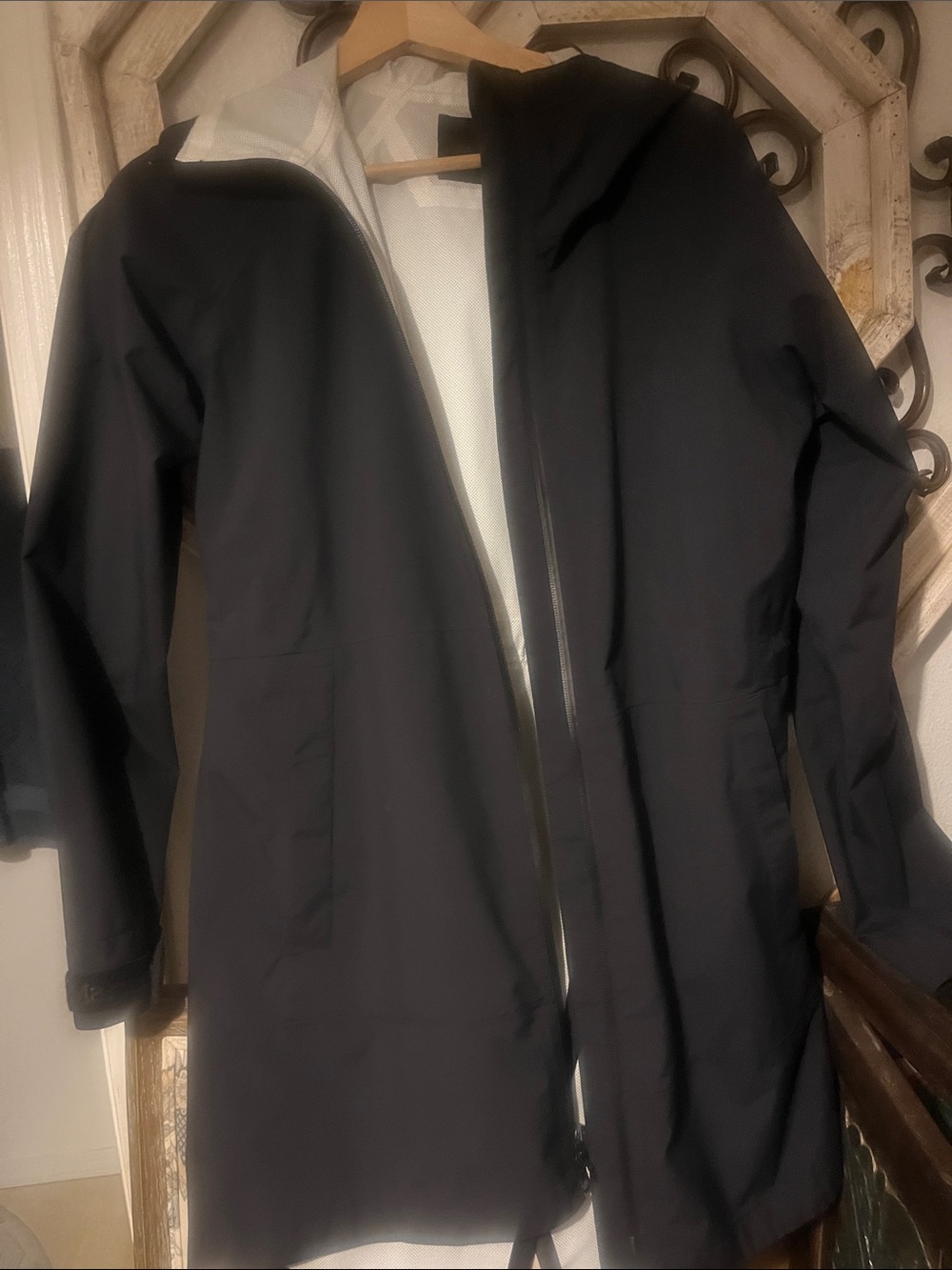 Women’s Black Hooded Rain Coat Lightweight Water-Resistant Marmot Jacket trench